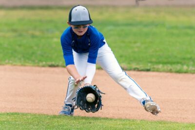 Youth Baseball Fielding: Strong Glove Side & Positioning Guide