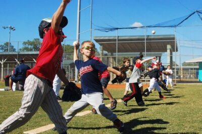 How To Run A Youth Baseball Practice Tips & Guide